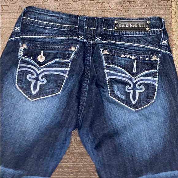 Destress Rock Revival Capri Jeans - Picture 3 of 12